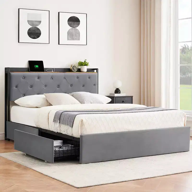 Cadre de lit en velours grand format avec quatre tiroirs de rangement et station de charge USB, idéal pour la chambre à coucher.