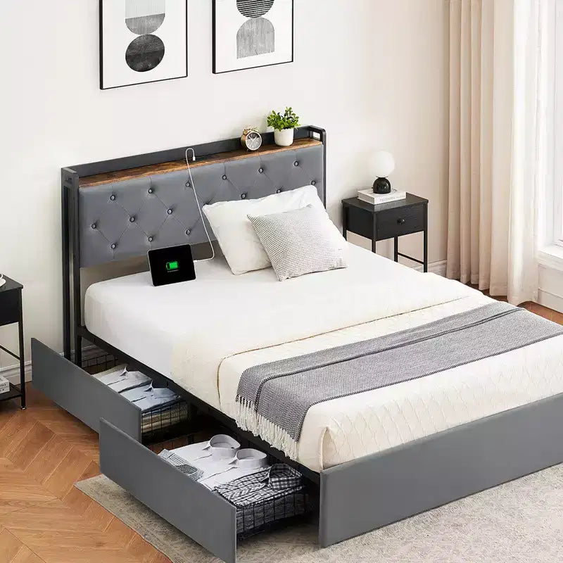 Cadre de lit en velours grand format avec quatre tiroirs de rangement et station de charge USB, idéal pour la chambre à coucher.